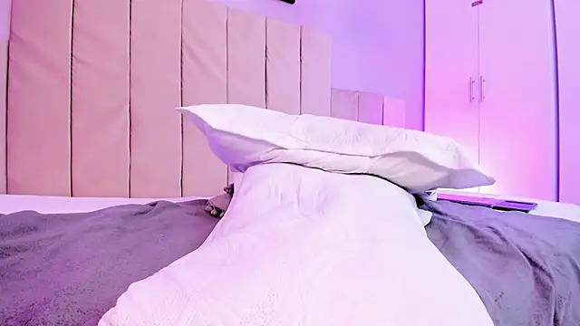 April bowie online show from 03/06/25, 03:24