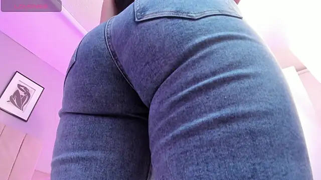 April bowie online show from 03/08/25, 11:48