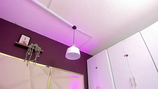 April bowie online show from 10/03/25, 12:24