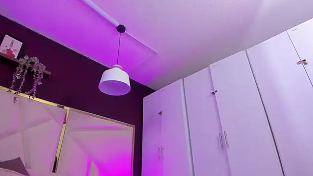 April bowie online show from 10/18/25, 11:11