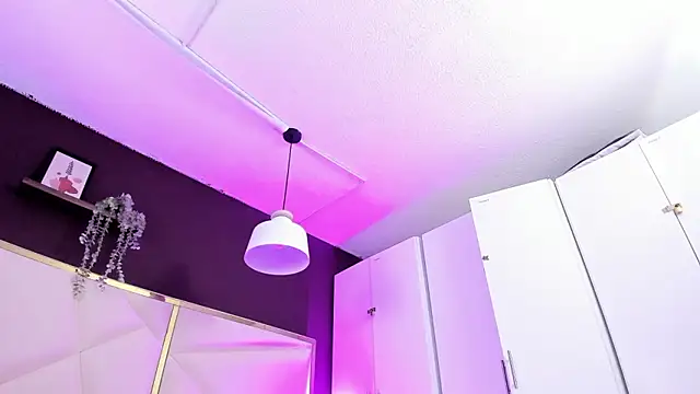 April bowie online show from 03/12/26, 12:33