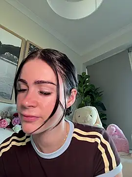 aus queen online show from 04/20/26, 10:44