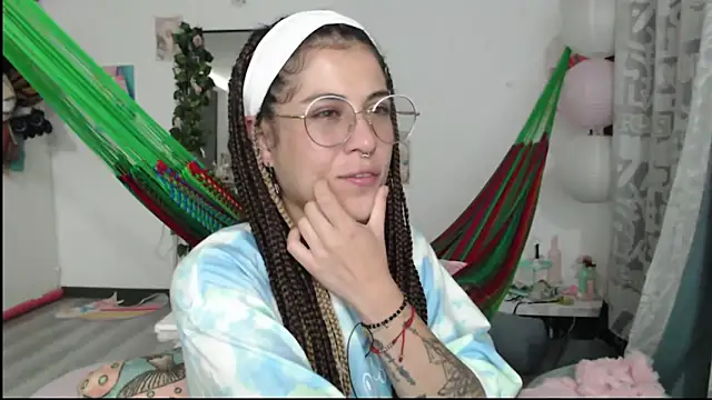 Snapshot of Hellen_dumont chatting on 05/14/26, 02:18 Hellen dumont online show from 05/14/26, 02:18