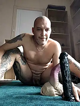 Snapshot of Psykoanal@xh chatting on 11/02/25, 01:24 Psykoanalxh online show from 11/02/25, 01:24