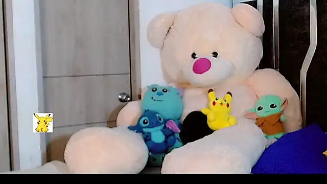 Snapshot of honey_skin chatting on 12/21/24, 06:19 honey skin online show from 12/21/24, 06:19