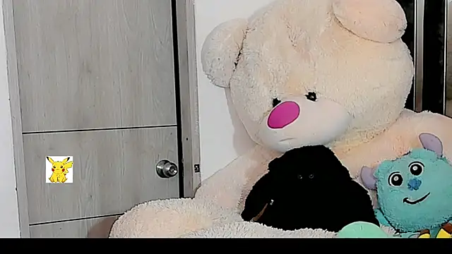 Snapshot of honey_skin chatting on 12/24/24, 04:51 honey skin online show from 12/24/24, 04:51