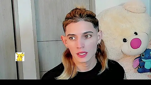 Snapshot of honey_skin chatting on 12/31/24, 10:34 honey skin online show from 12/31/24, 10:34