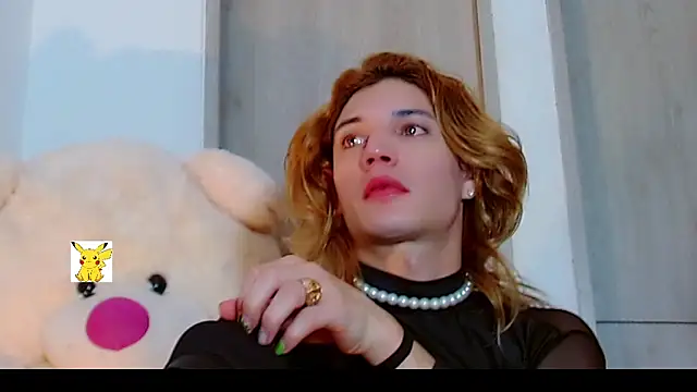 Snapshot of honey_skin chatting on 02/12/25, 05:15 honey skin online show from 02/12/25, 05:15