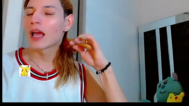 Snapshot of honey_skin chatting on 02/18/25, 09:31 honey skin online show from 02/18/25, 09:31