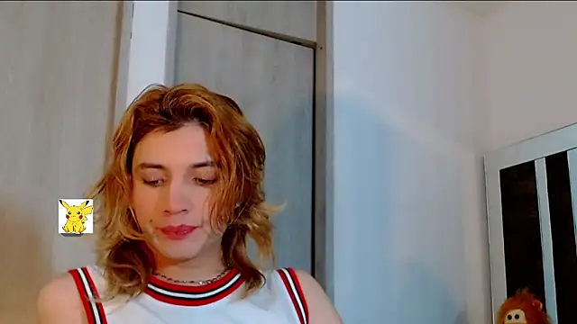 Snapshot of honey_skin chatting on 02/19/25, 08:33 honey skin online show from 02/19/25, 08:33