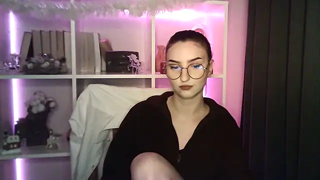 X Alisa online show from 12/18/25, 07:31