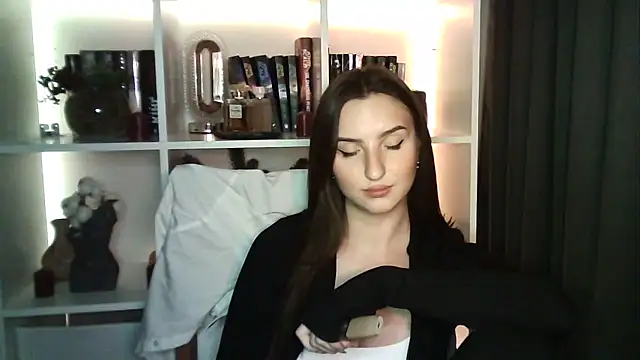 X Alisa online show from 04/03/26, 06:39