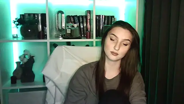 X Alisa online show from 04/05/26, 06:16