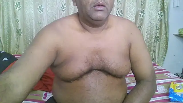 Snapshot of Beargryzzly chatting on 12/15/24, 03:45 Beargryzzly online show from 12/15/24, 03:45