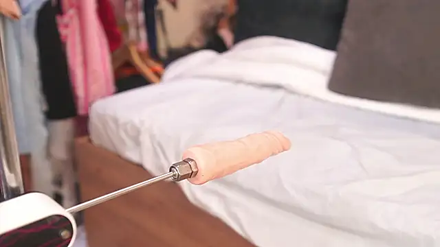 katlyn martins online show from 10/12/25, 01:54