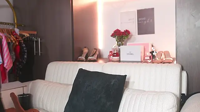 katlyn martins online show from 04/11/26, 06:01