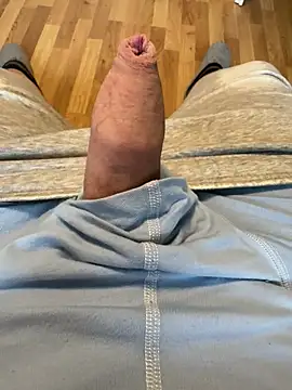 Snapshot of henes188 chatting on 02/06/25, 01:43 henes188 online show from 02/06/25, 01:43