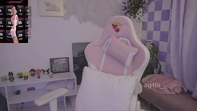 Snapshot of Ag4ta_ chatting on 10/25/25, 11:43 Ag4ta  online show from 10/25/25, 11:43