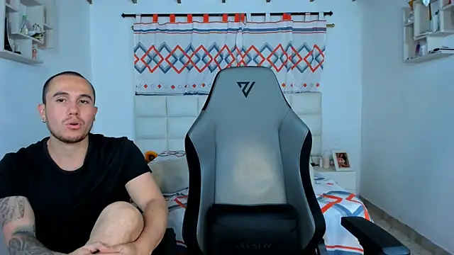 Snapshot of xxx_sweet_couple_ chatting on 03/18/25, 05:20 xxx sweet couple online show from 03/18/25, 05:20