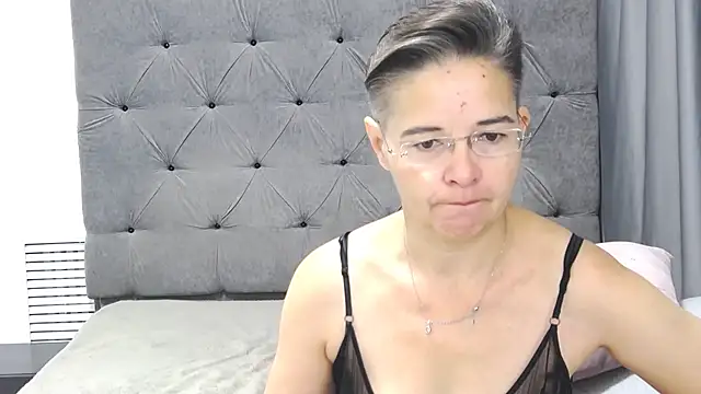 StaceyDarling online show from 11/07/25, 06:46