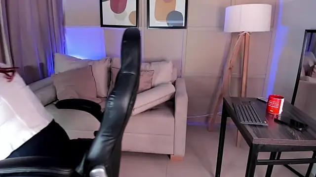 helenaduque  online show from 04/16/26, 11:55