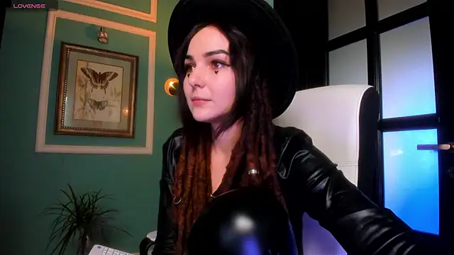 1Munique online show from 11/15/25, 01:07