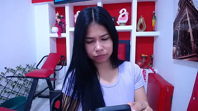 Letty Plugxo online show from 10/28/25, 12:19