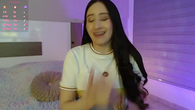 Snapshot of PiaSmile chatting on 06/27/26, 11:32 PiaSmile online show from 06/27/26, 11:32