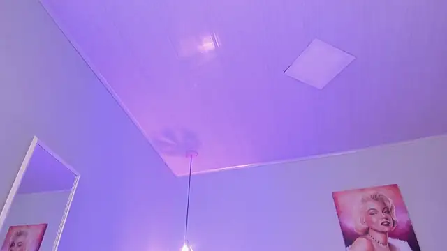 ScarletGV online show from 12/04/25, 05:50