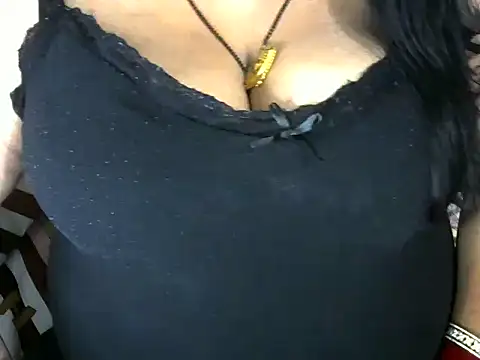 Snapshot of dramebaz_queen chatting on 11/19/25, 07:36 dramebaz queen online show from 11/19/25, 07:36