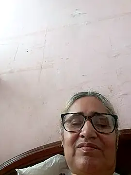  candi online show from 11/04/25, 01:54