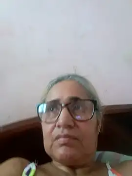  candi online show from 11/06/25, 03:24