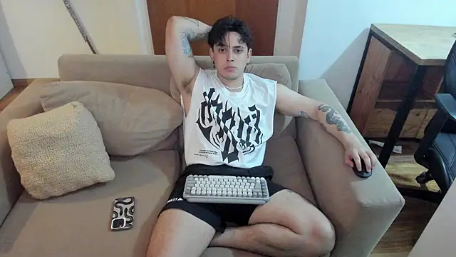 Snapshot of Markuss_b chatting on 02/05/25, 01:04 Markuss b online show from 02/05/25, 01:04