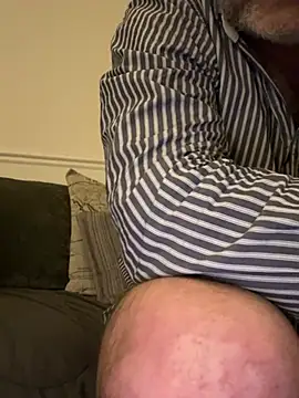 Snapshot of Shyboy817 chatting on 02/04/26, 07:42 Shyboy817 online show from 02/04/26, 07:42