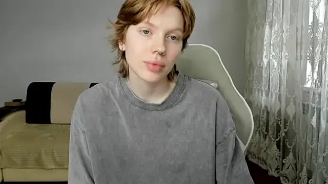 Snapshot of StellaDavis chatting on 06/05/26, 12:00 StellaDavis online show from 06/05/26, 12:00