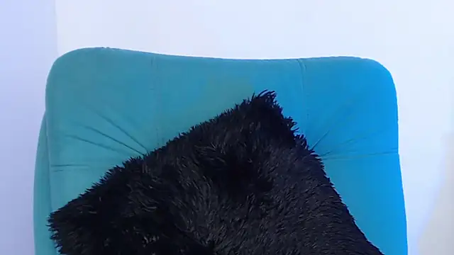 Snapshot of hantonella_ chatting on 12/13/24, 03:32 hantonella  online show from 12/13/24, 03:32