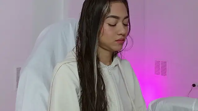 hantonella  online show from 12/20/25, 03:30