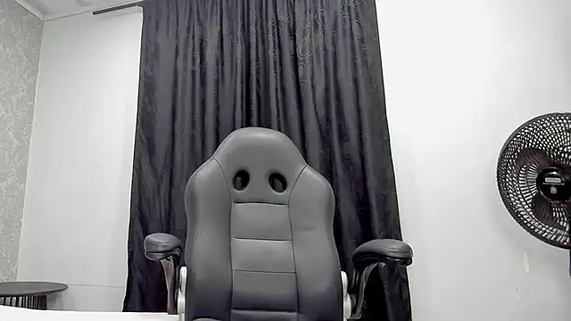 Snapshot of andrew_rose_ chatting on 02/10/25, 07:49 andrew rose online show from 02/10/25, 07:49