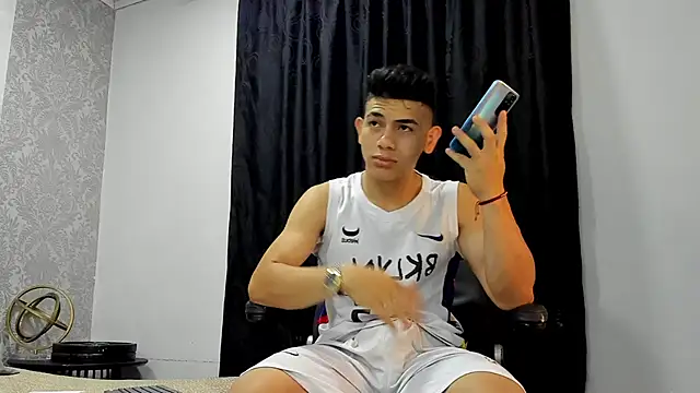 Snapshot of andrew_rose_ chatting on 03/10/25, 03:20 andrew rose online show from 03/10/25, 03:20