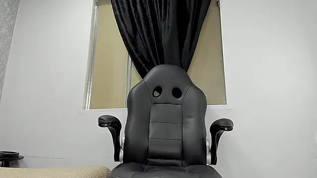 Snapshot of andrew_rose_ chatting on 03/19/25, 04:34 andrew rose online show from 03/19/25, 04:34