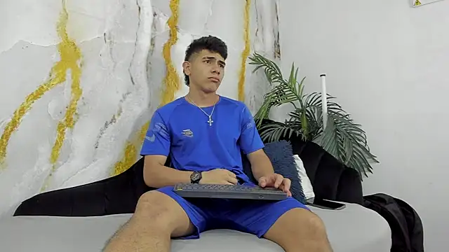 Snapshot of andrew_rose_ chatting on 09/20/25, 03:24 andrew rose online show from 09/20/25, 03:24