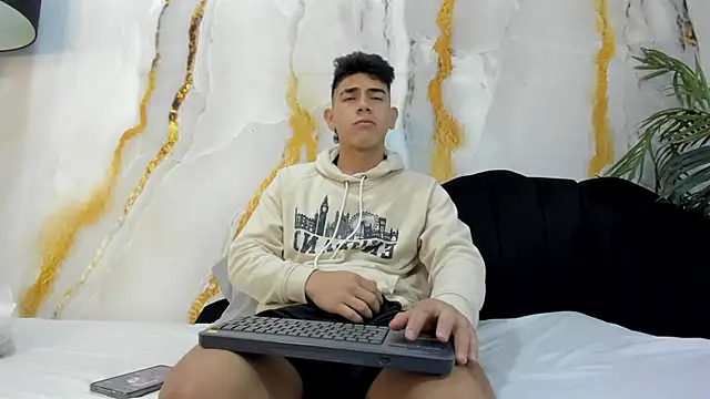 Snapshot of andrew_rose_ chatting on 10/11/25, 03:21 andrew rose online show from 10/11/25, 03:21