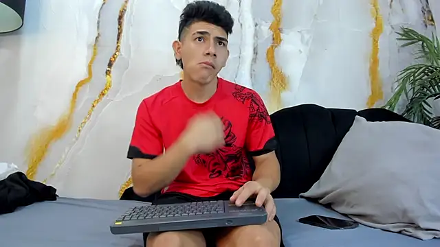 Snapshot of andrew_rose_ chatting on 10/14/25, 02:29 andrew rose online show from 10/14/25, 02:29