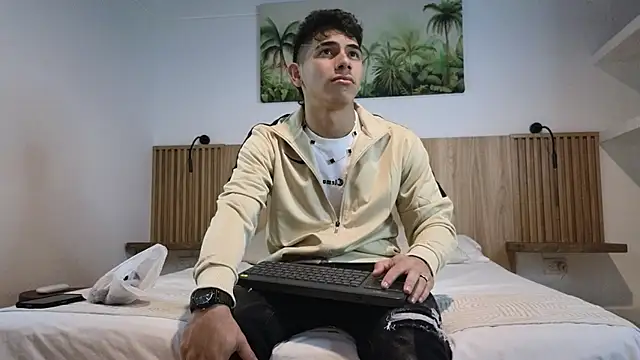 Snapshot of andrew_rose_ chatting on 10/24/25, 11:23 andrew rose online show from 10/24/25, 11:23