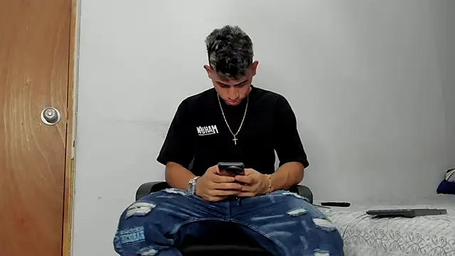 Snapshot of andrew_rose_ chatting on 02/11/26, 04:17 andrew rose online show from 02/11/26, 04:17