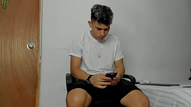 Snapshot of andrew_rose_ chatting on 02/19/26, 06:26 andrew rose online show from 02/19/26, 06:26