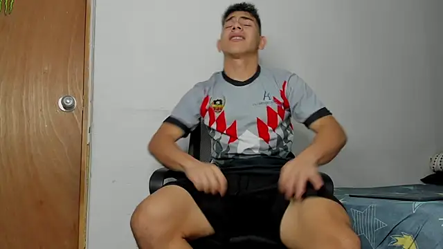 Snapshot of andrew_rose_ chatting on 02/26/26, 04:17 andrew rose online show from 02/26/26, 04:17