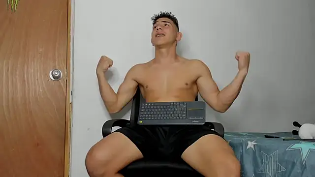 Snapshot of andrew_rose_ chatting on 03/01/26, 10:23 andrew rose online show from 03/01/26, 10:23