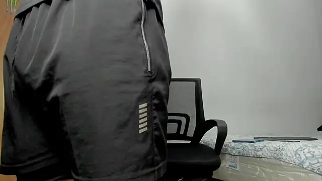 Snapshot of andrew_rose_ chatting on 03/06/26, 08:05 andrew rose online show from 03/06/26, 08:05