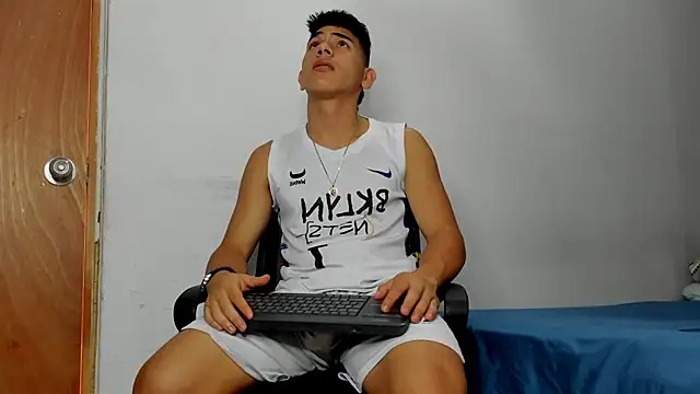 andrew rose  online show from 04/22/26, 08:21